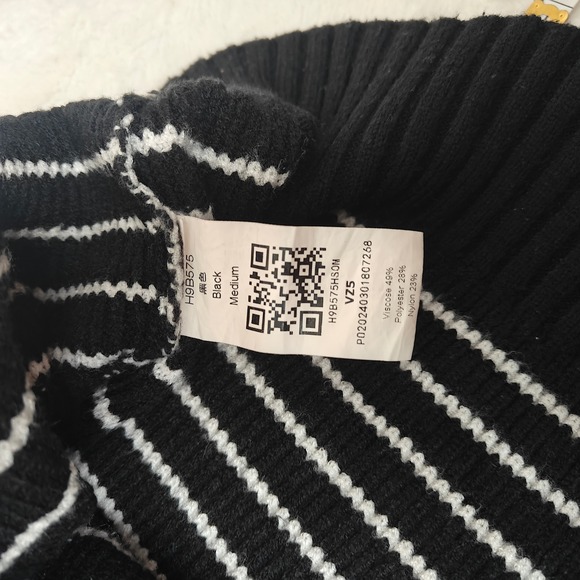 Black and White Striped Women's Vest - Picture 5 of 5